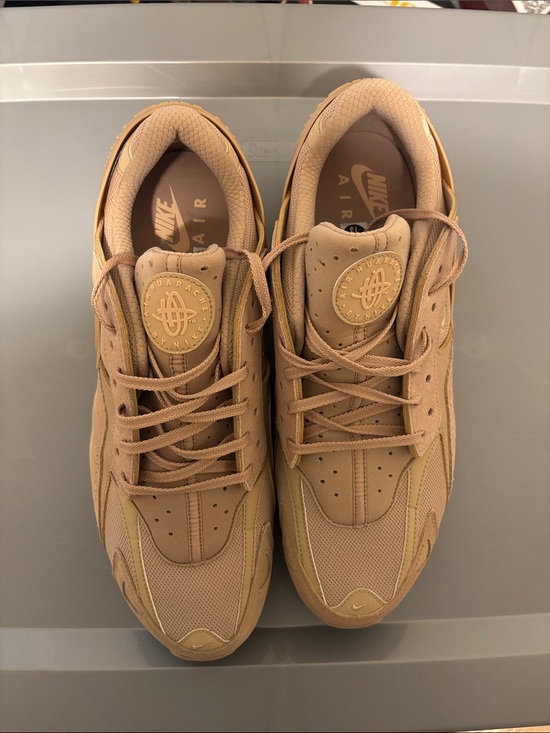 Nike Tan/Beige Air Hurrache Sneakers main image 6